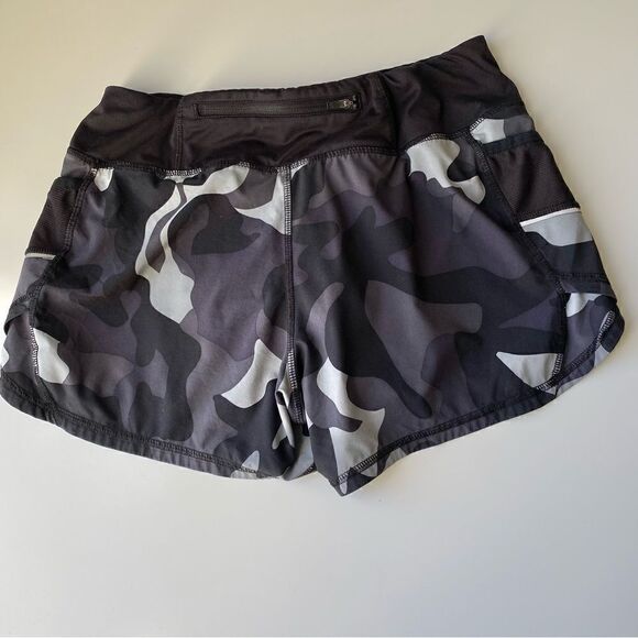 Athleta Camo Printed Running Shorts Size Small Black Gray - Picture 2 of 6